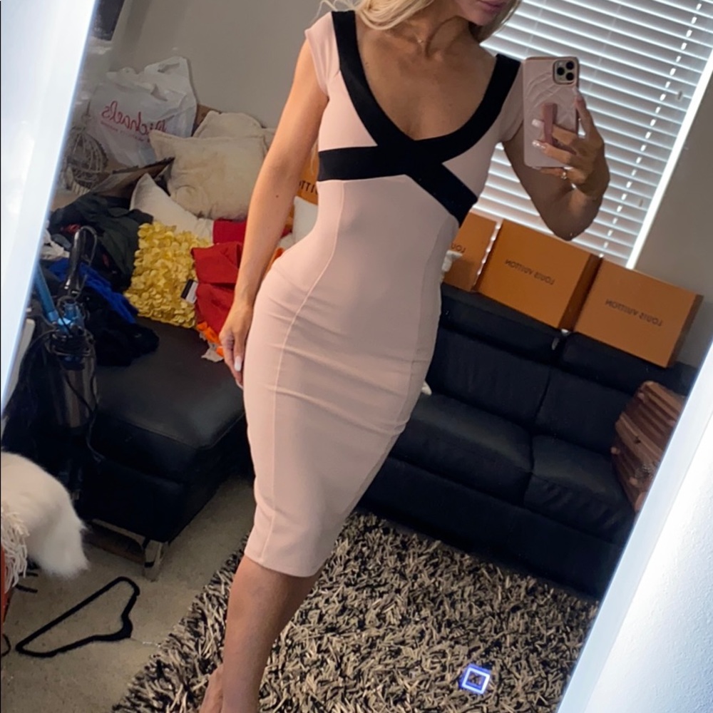 BEAUTIFUL CREAM/LIGHT PINK DRESS WITH BLACK DETAIL